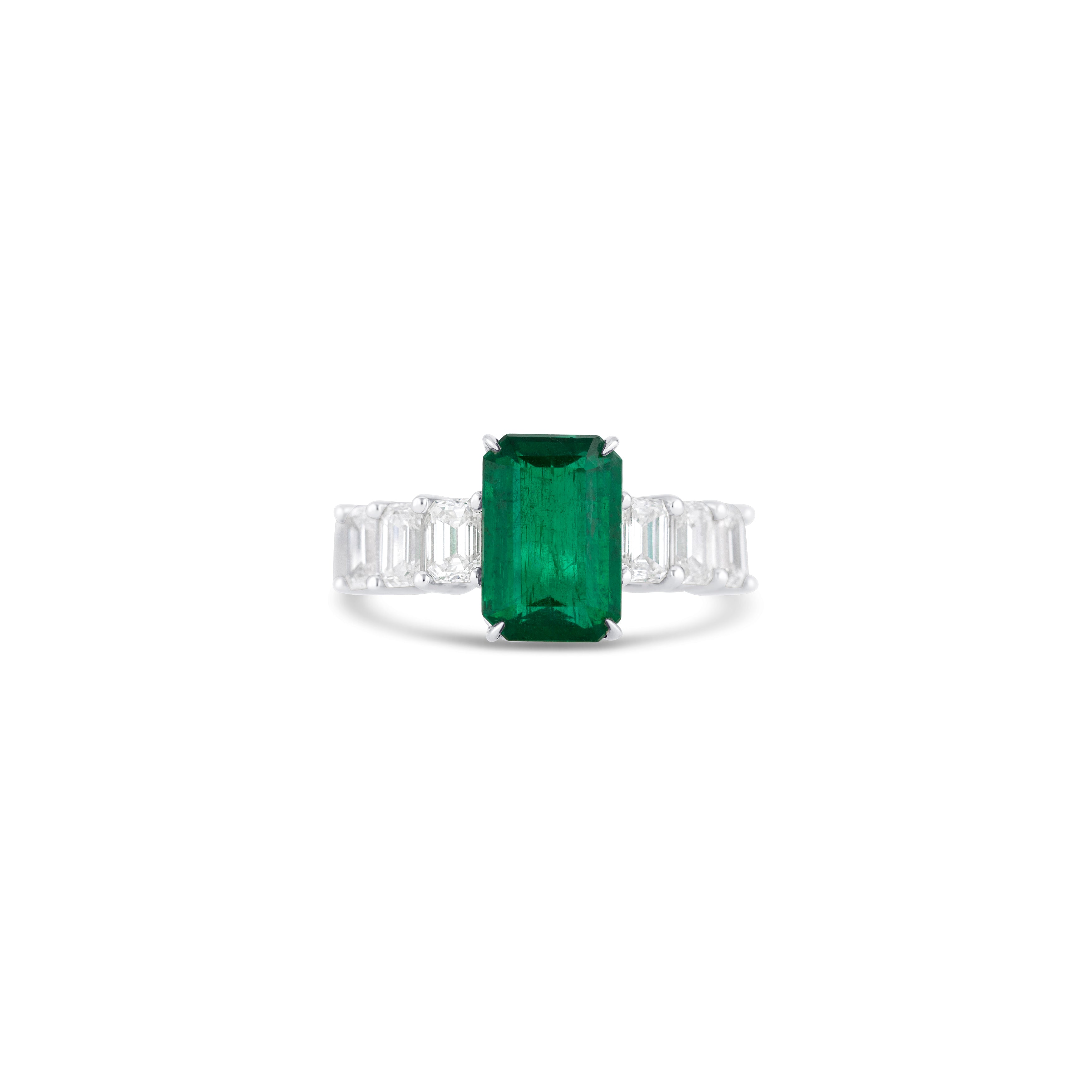 18K White Gold Emerald And Diamond Ring