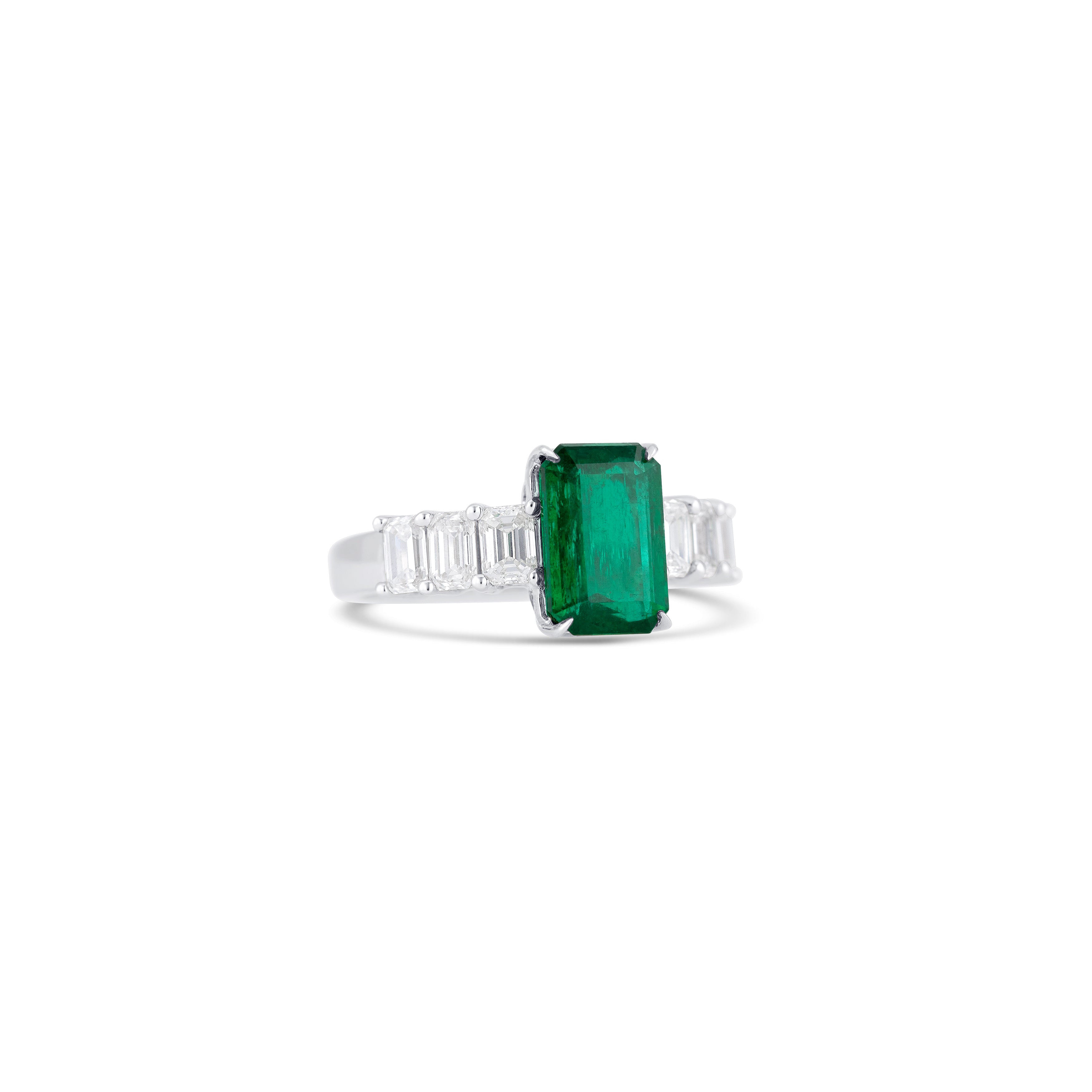 18K White Gold Emerald And Diamond Ring