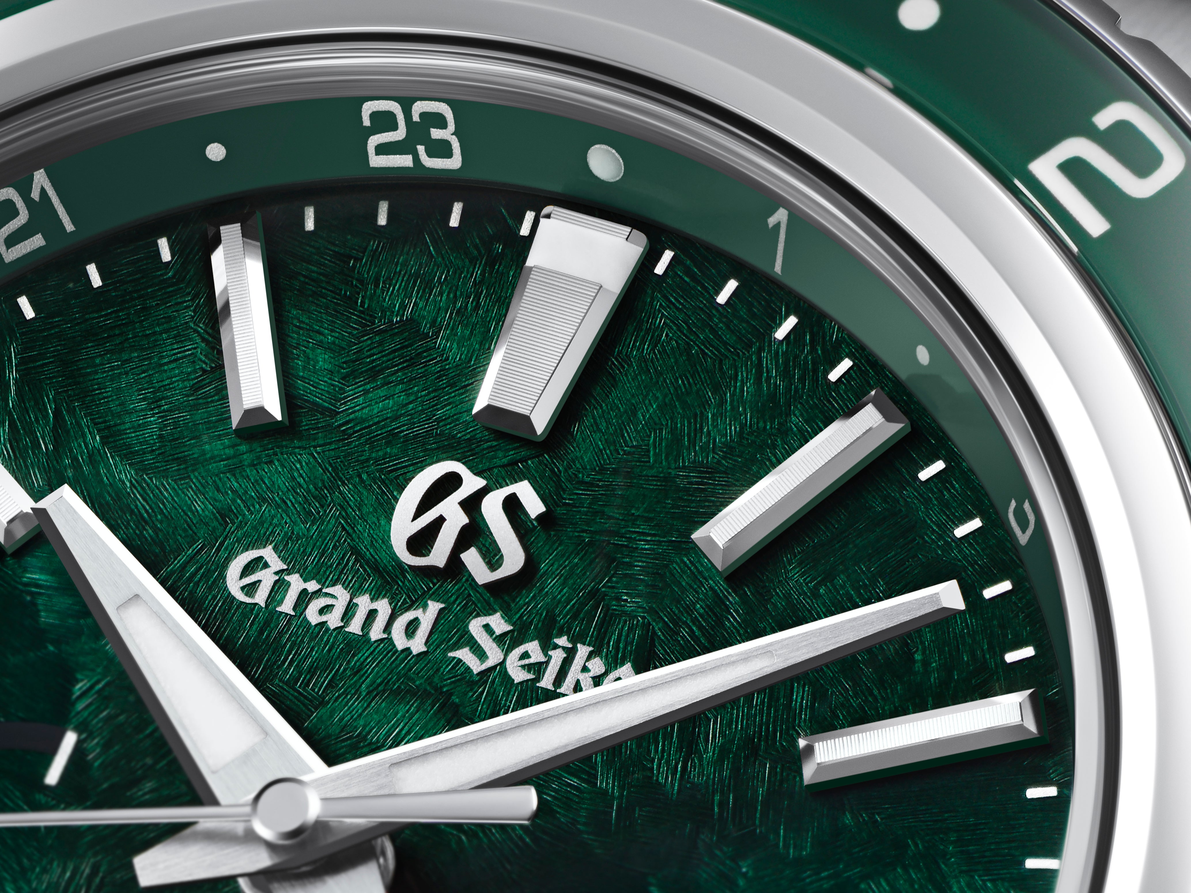 Grand Seiko Releases the New Spring Drive GMT Mt. Hotaka Peaks SBGE2