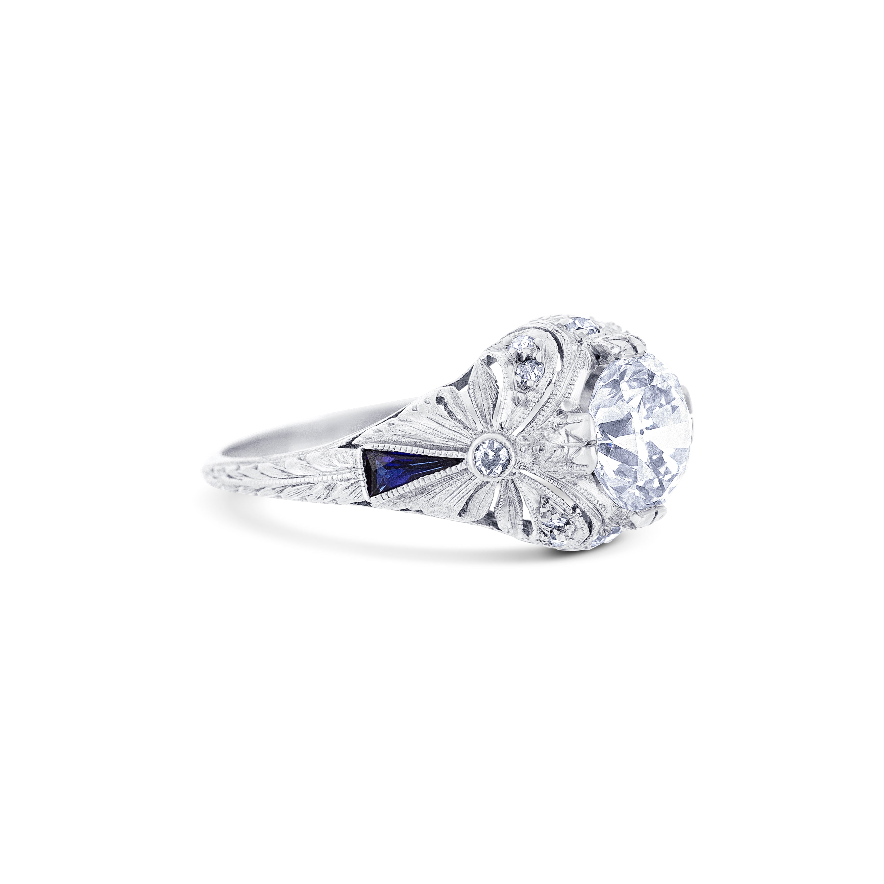 Round Diamond Ring Featuring Blue Sapphire