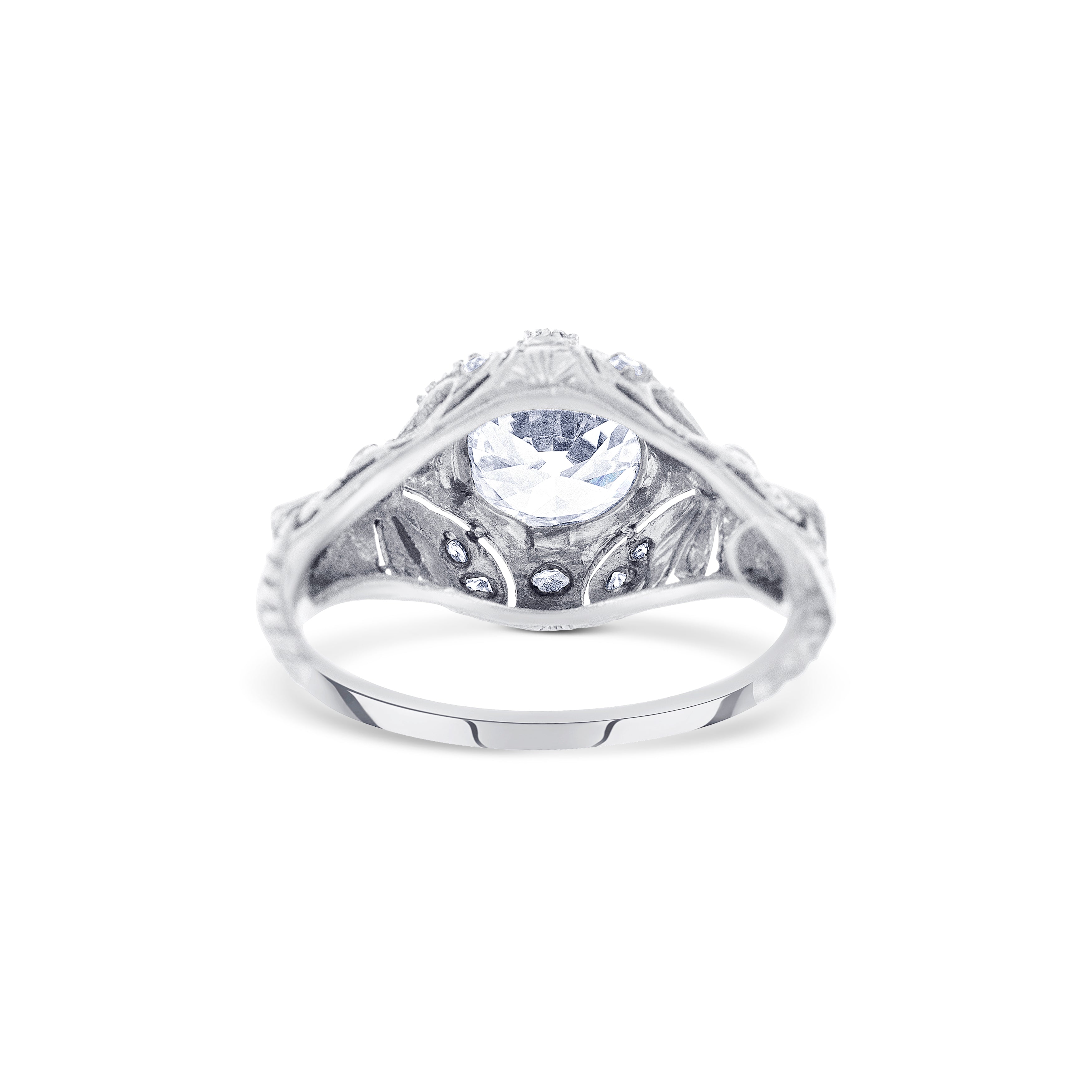 Round Diamond Ring Featuring Blue Sapphire