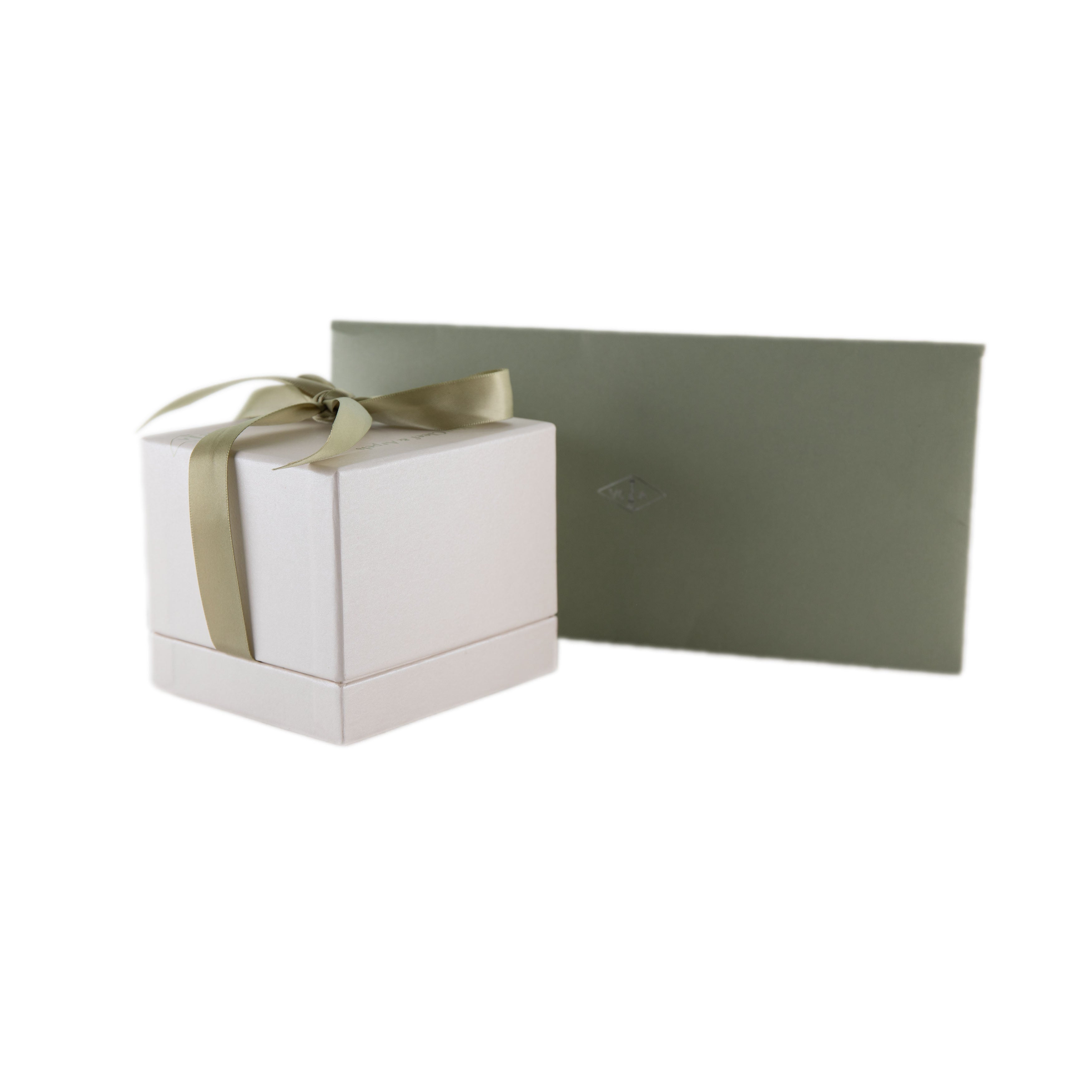 Van Cleef & Arpels Alhambra Small Yellow Gold Mother of Pearl Dial 26X26mm VCARD22000