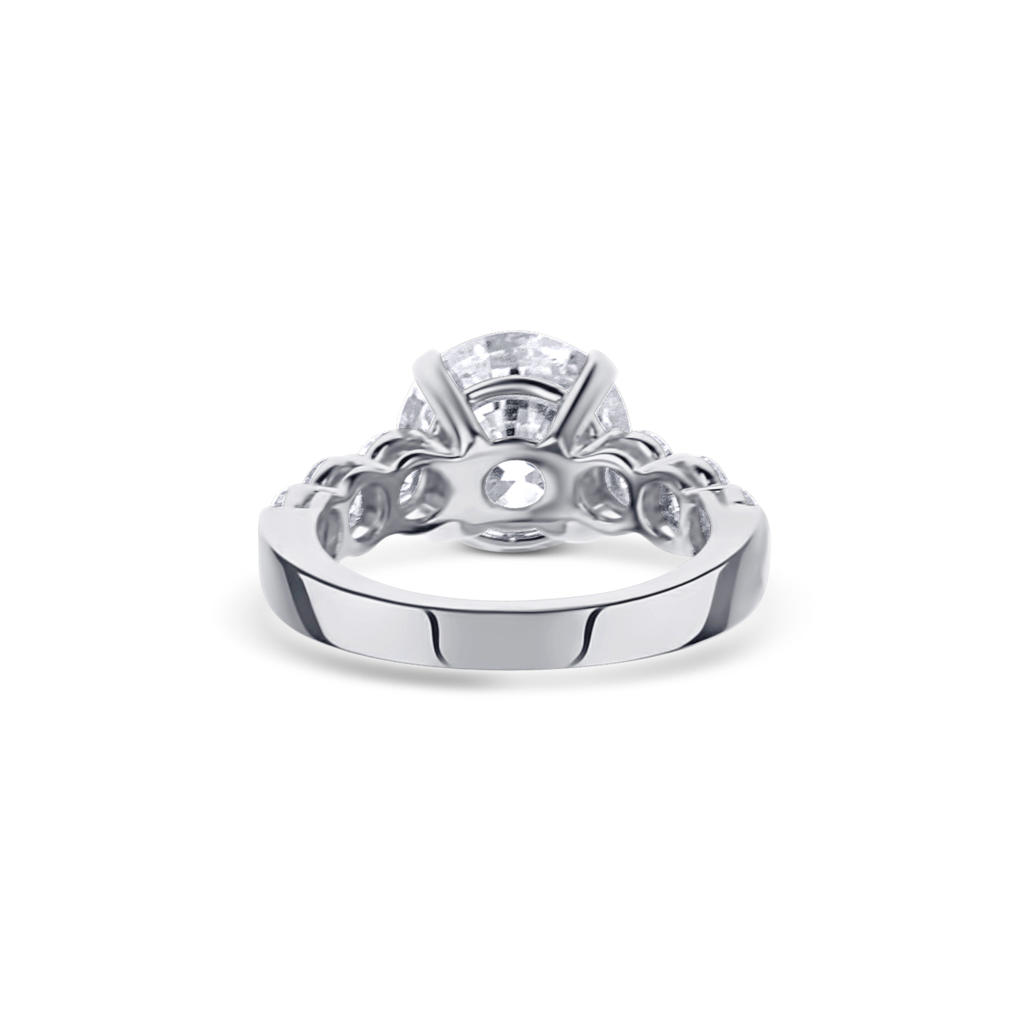 18K White Gold Stunning Round Diamond Engagement Ring